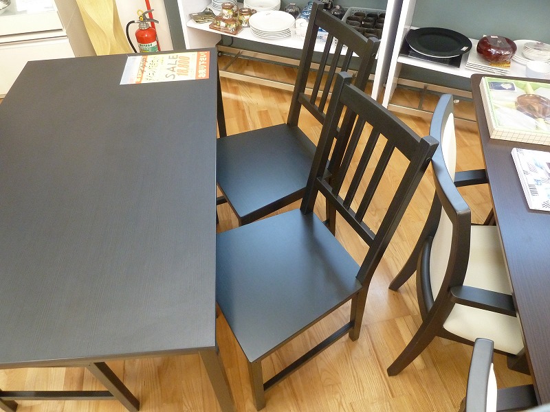 イケア☆IKEA☆ダイニングテーブル+椅子4客セット☆サイズ：横幅1105mm 